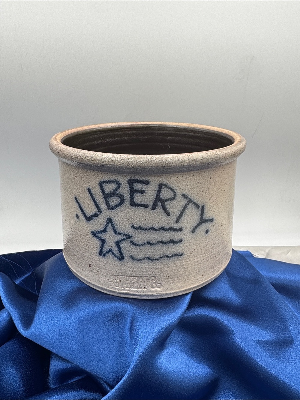 Liberty Stoneware Salt Glazed Crock with Star Graphic - Buffalo Pottery Company